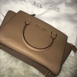 Michael kors selma purse
